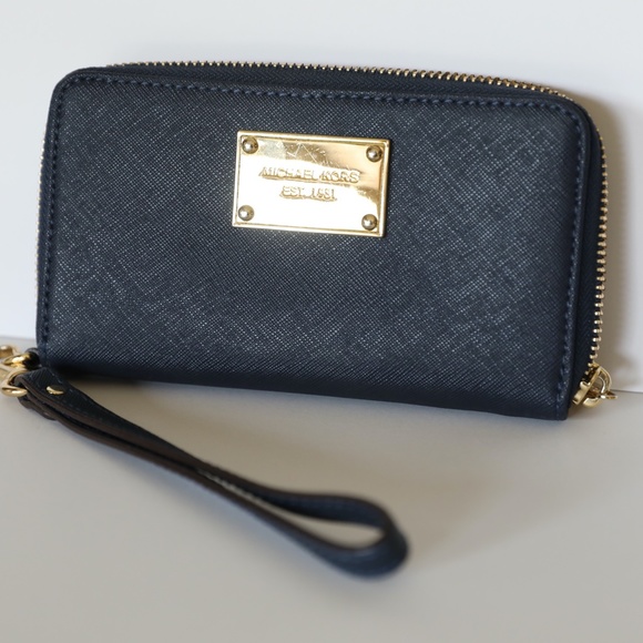 Michael Kors Wristlet/Wallet - Picture 2 of 6